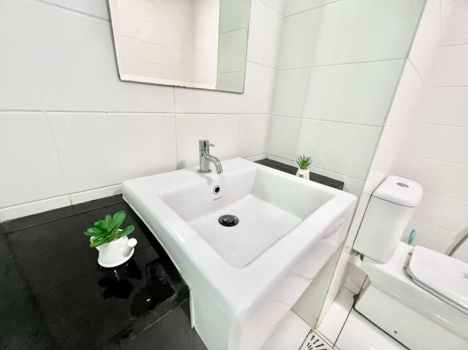 G 1-5Pax Cozy Home Trefoil Setia Alam 100Mps Wifi & Tv Sccc Экстерьер фото